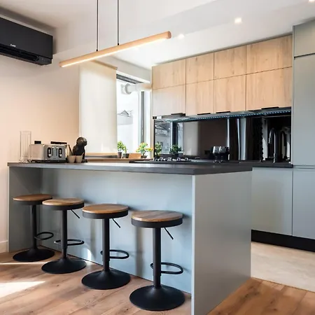 Oasis Romana Square Apartment