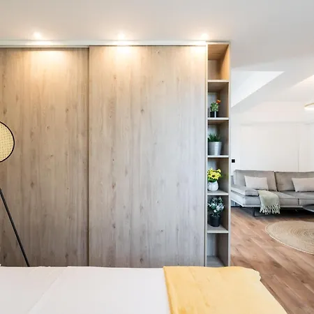 Oasis Romana Square Apartment *