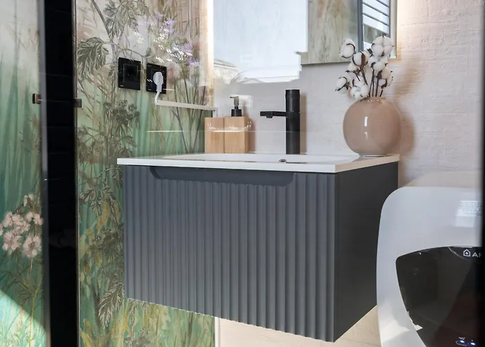 Oasis Romana Square *