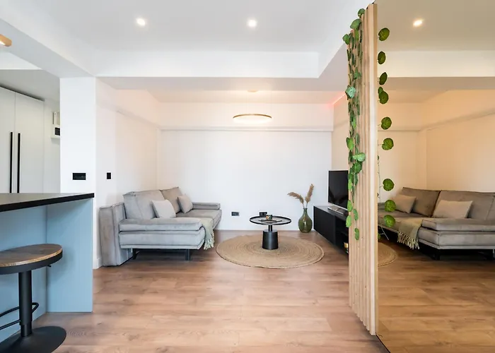 Oasis Romana Square *