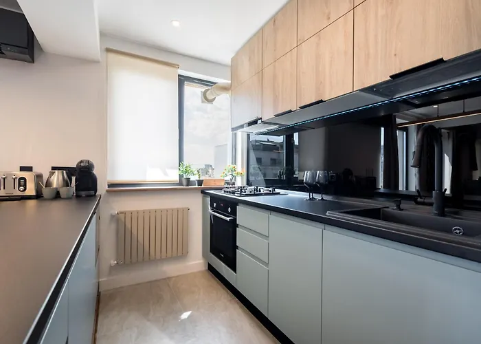 Oasis Romana Square Апартаменти *