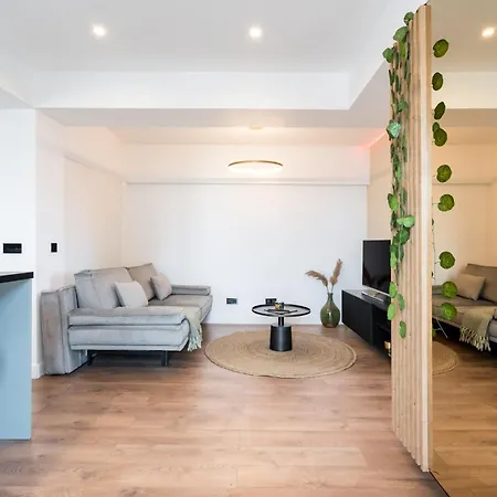 Oasis Romana Square *