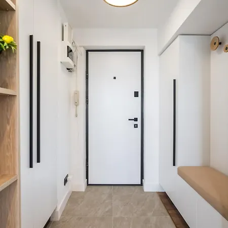 Oasis Romana Square 公寓 *